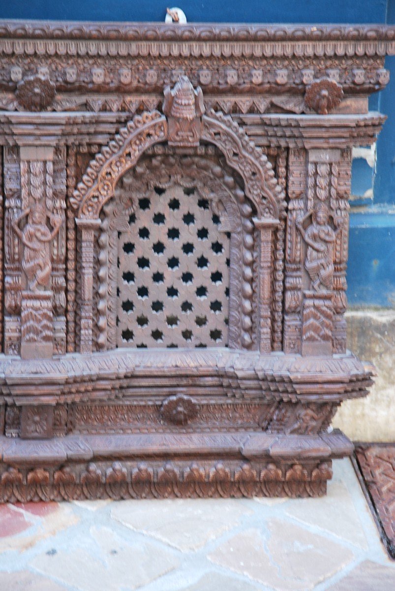 India, Rajastan, Carved Wooden Element-photo-2