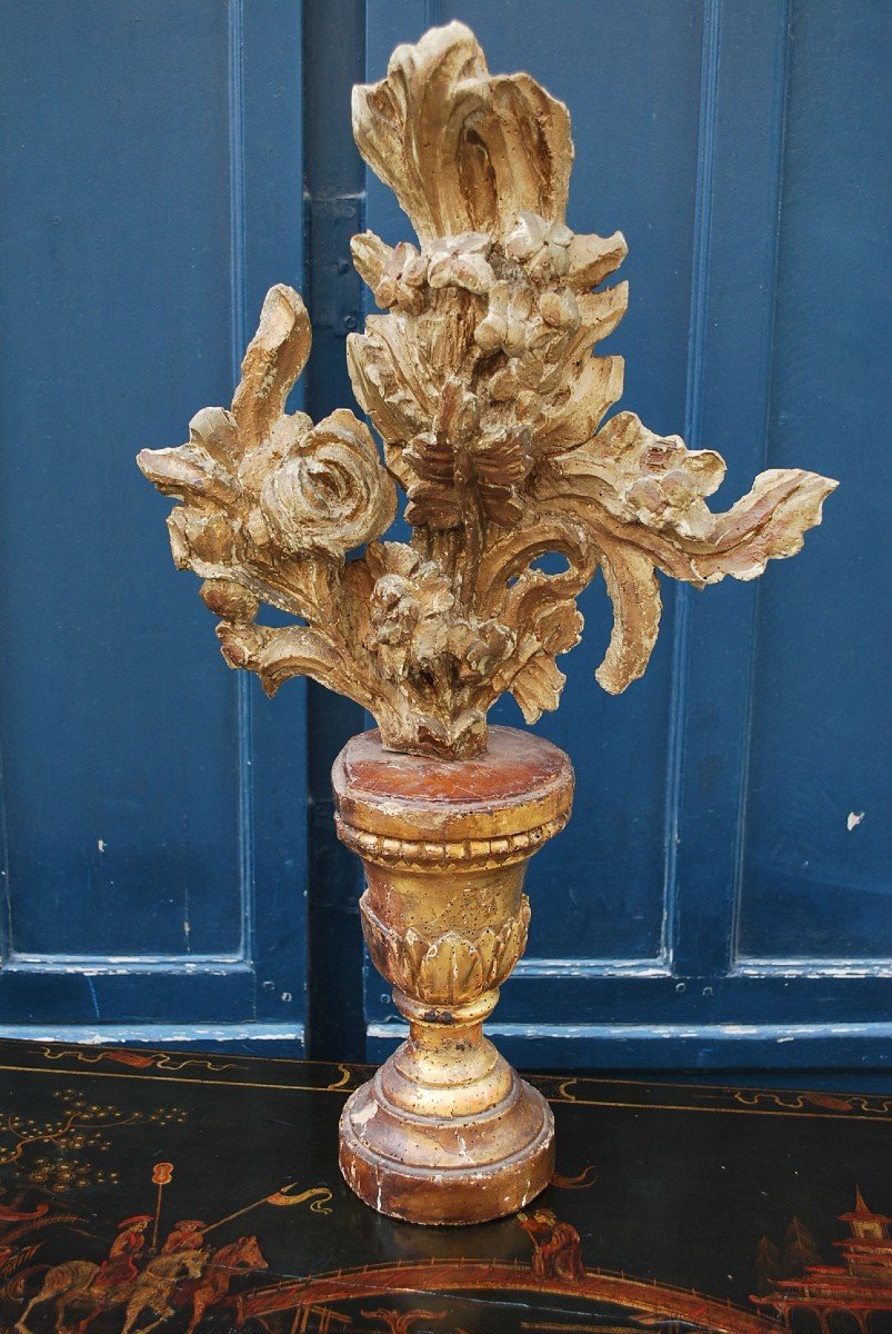 Vase In Carved Wood And Foliage Pattern XVIII
