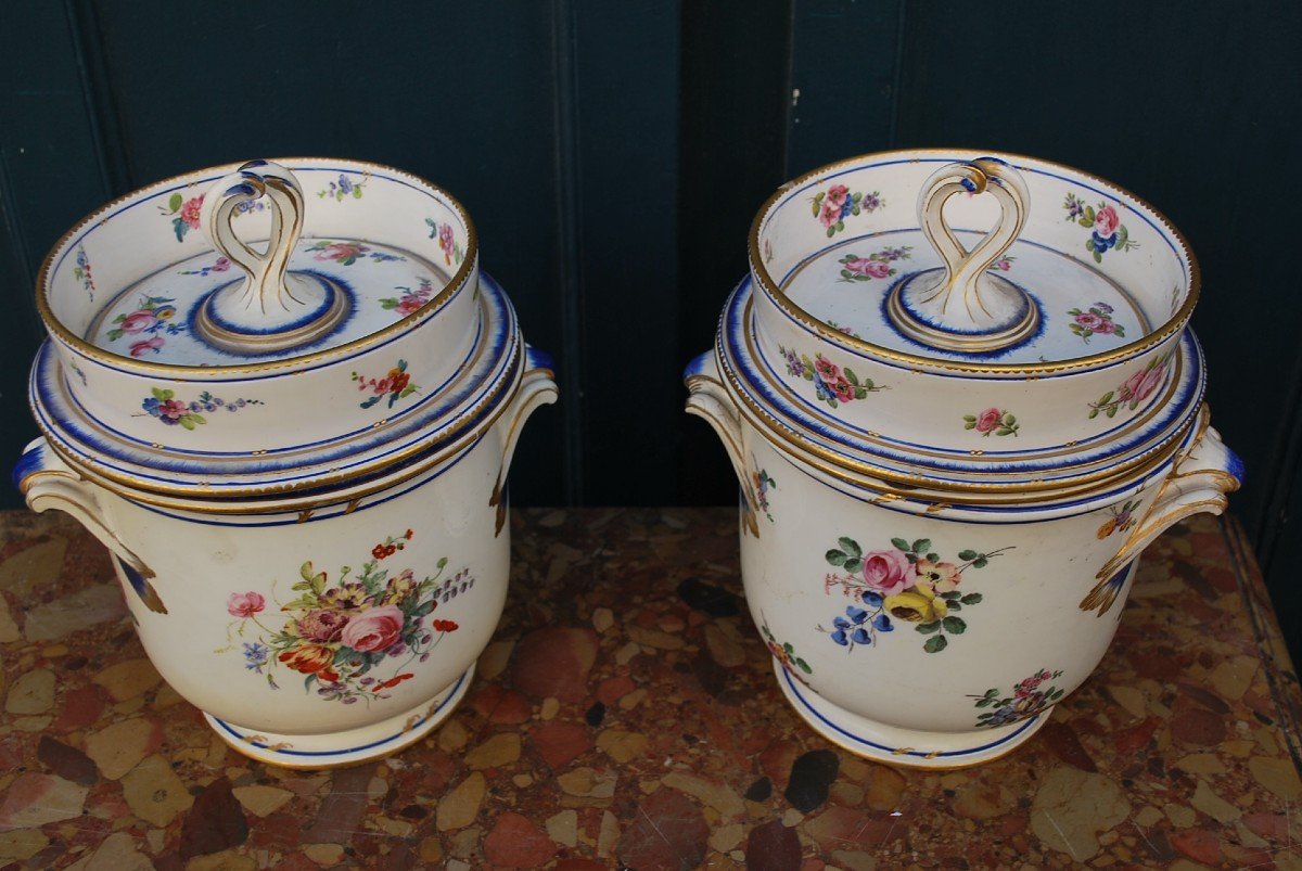 Sèvres , Paire De Cache Pots et glacières En Porcelaine Du XVIII -photo-1