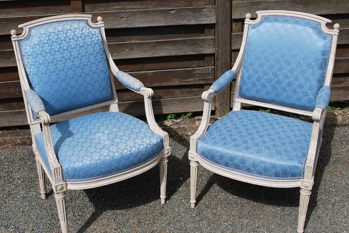 Paire De Fauteuils à Dossier Plat Estampillés De Dupain époque Louis XVI