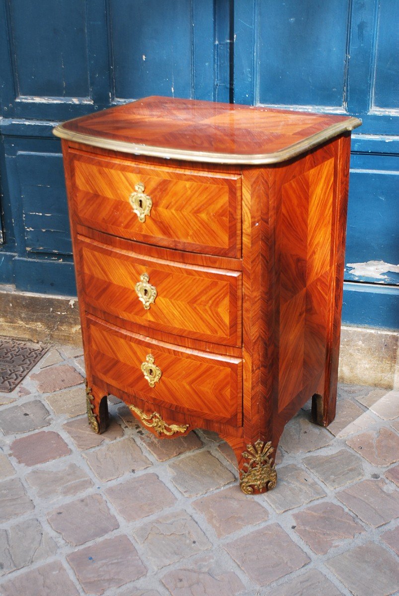 Petite Commode De Style Regence 