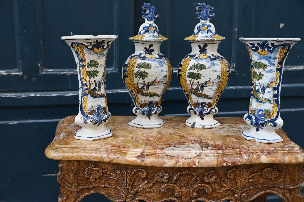 Partie De Garniture En Delft En Faience Polychrome Du XVIII