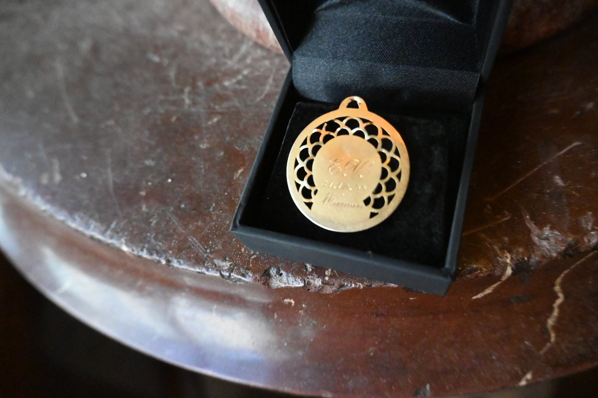 Gold Medal Depicting A Profile Of The Virgin Mary-photo-5