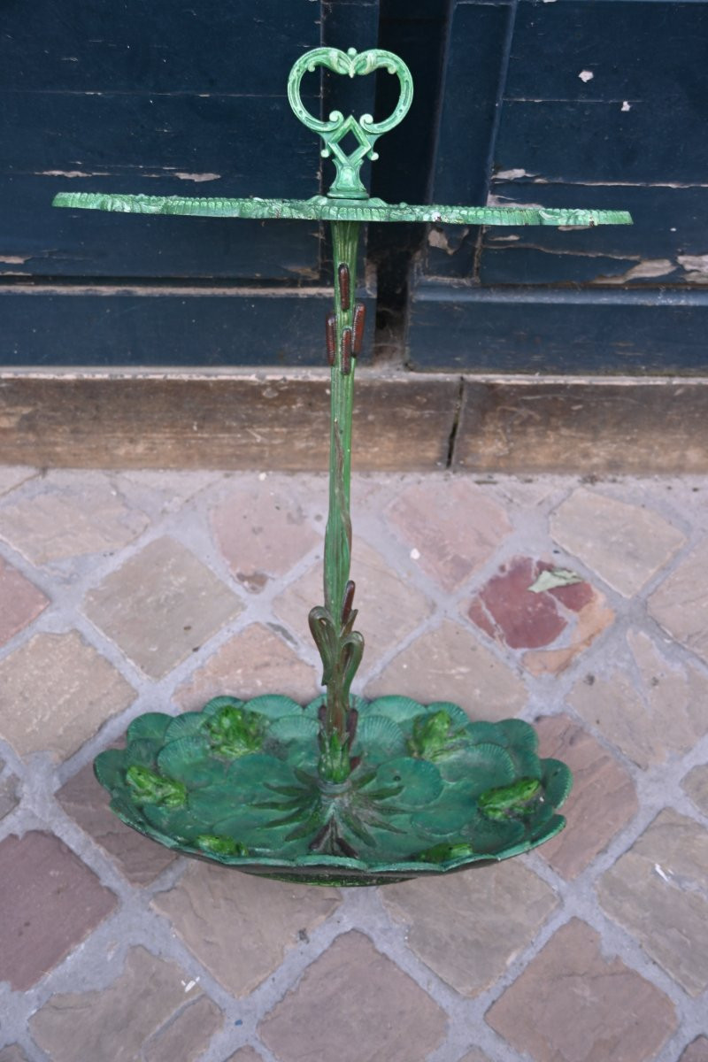 19th Century Cast Iron Umbrella Stand With Frog Motif-photo-4