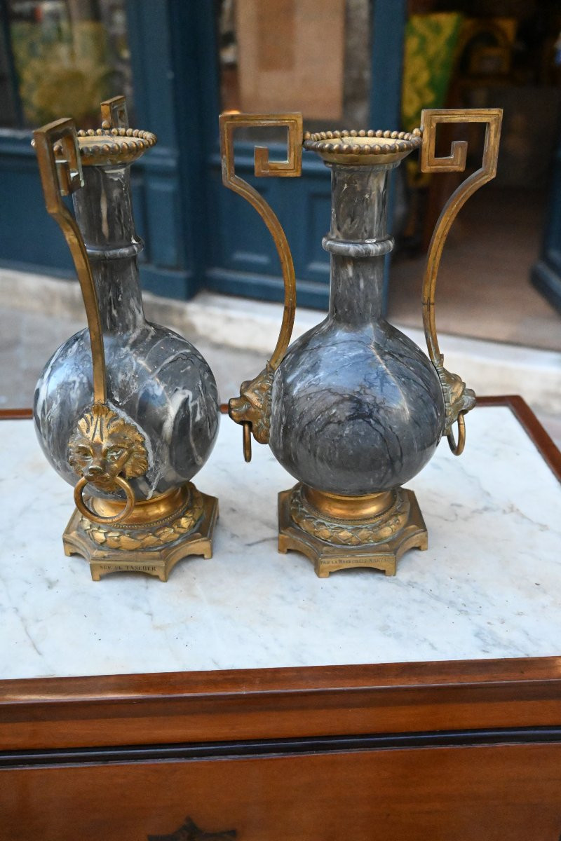 Paire de vases en marbre , d époque Louis XVI fin XVIII duchesse de Beauffremont -photo-3