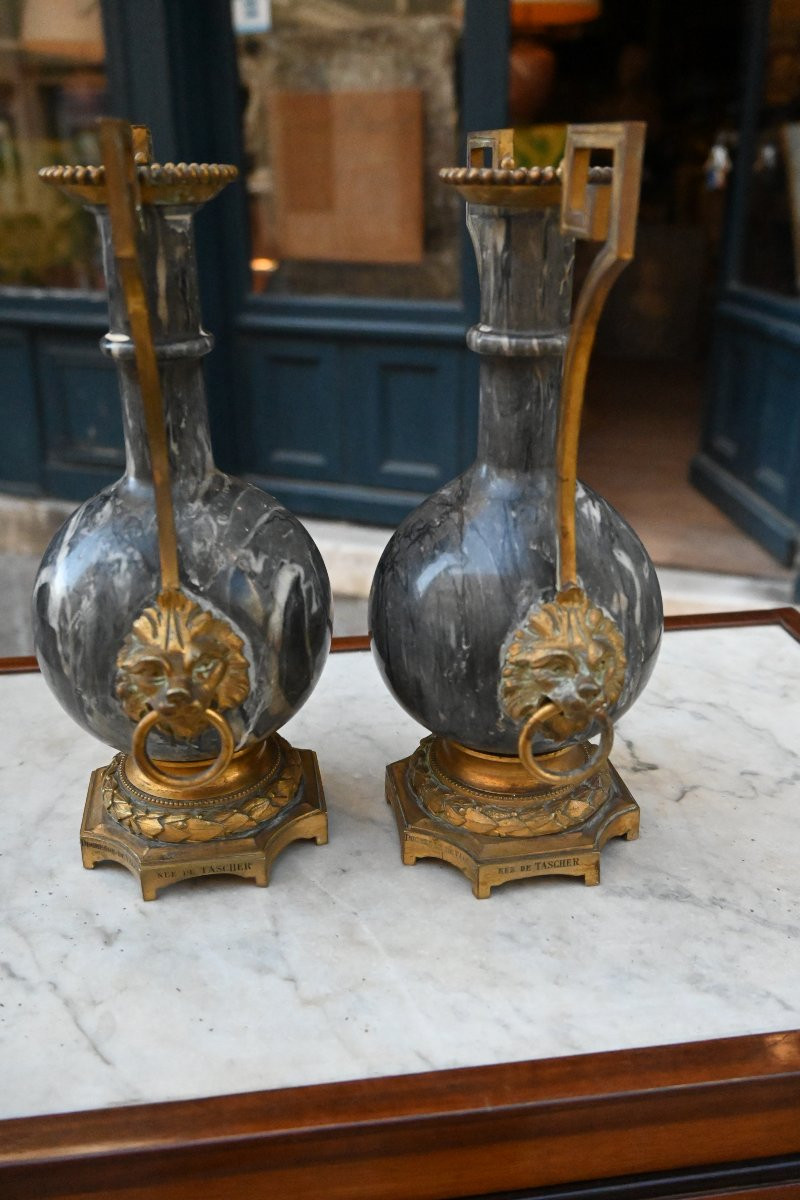 Paire de vases en marbre , d époque Louis XVI fin XVIII duchesse de Beauffremont -photo-4