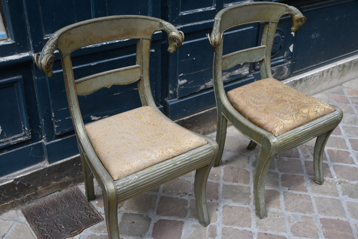Paire de chaises à décor de têtes de beliers en métal plaqué, Inde, 