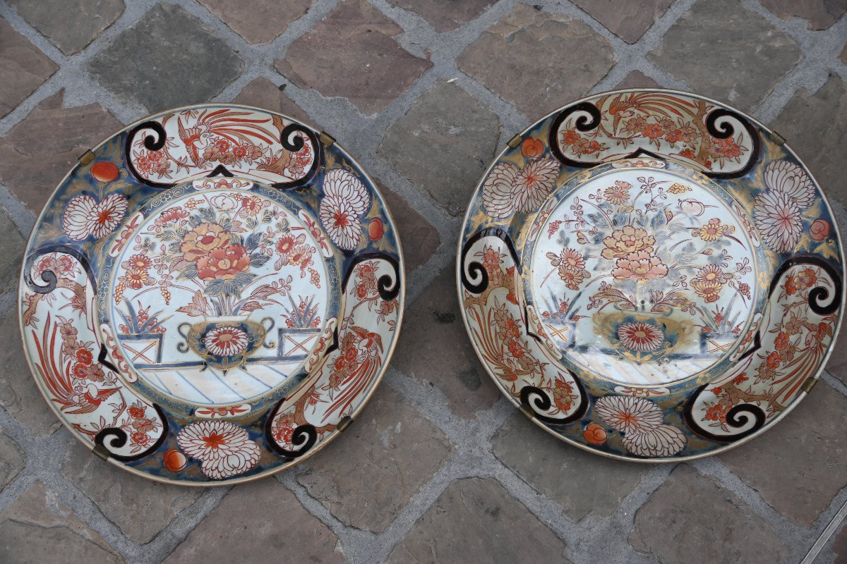 Paire de grands plats en porcelaine de Chine Imari XVIII-photo-2