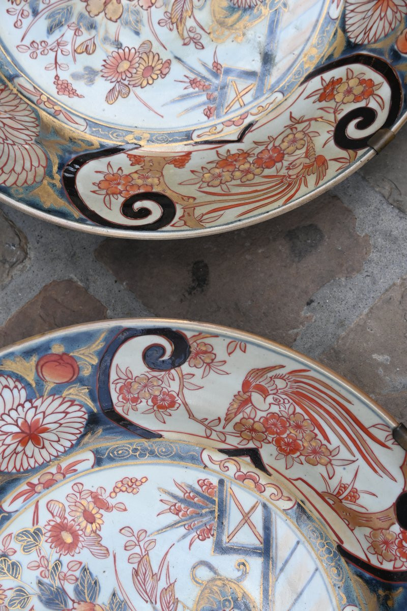 Paire de grands plats en porcelaine de Chine Imari XVIII-photo-4