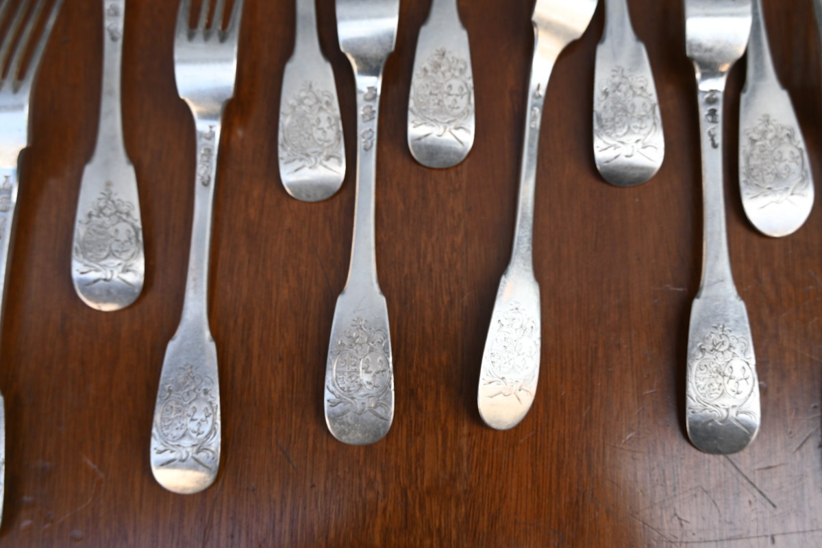 Suite Of 6 18th Century Coat Of Arms Cutlery 