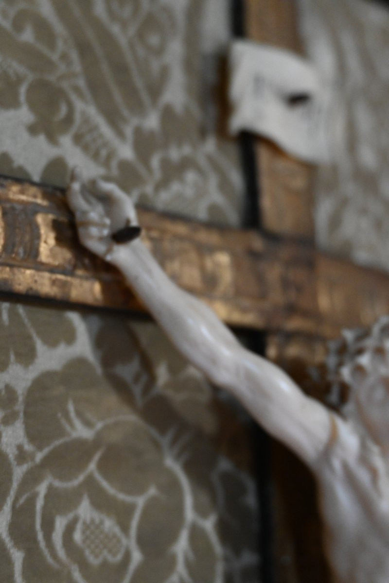 Christ dans un cadre en bois doré à pareclose XVIII-photo-7