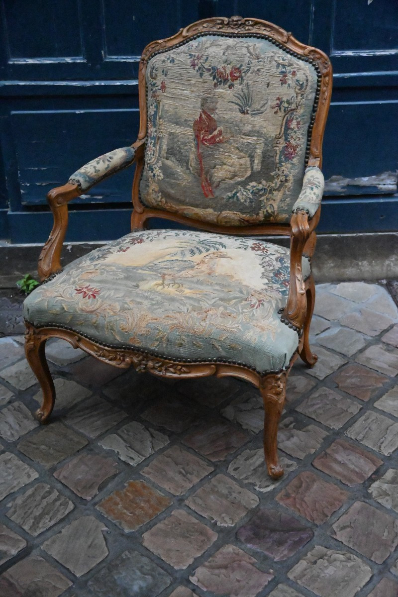 Fauteuil à dossier plat avec tapisserie aux points , d époque Louis XV