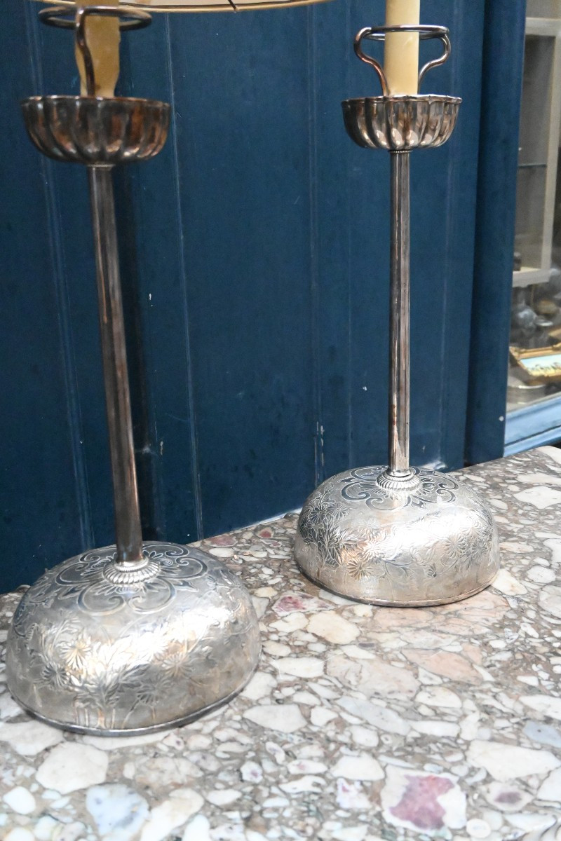 Paire de lampes bougeoirs en métal argenté , Japon XIX