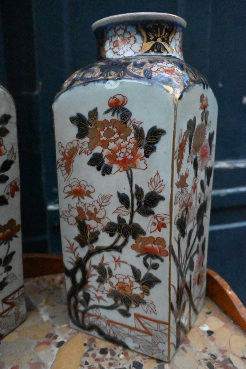 Deux grands vases Imari de forme quadrangulaire XVIII-photo-3