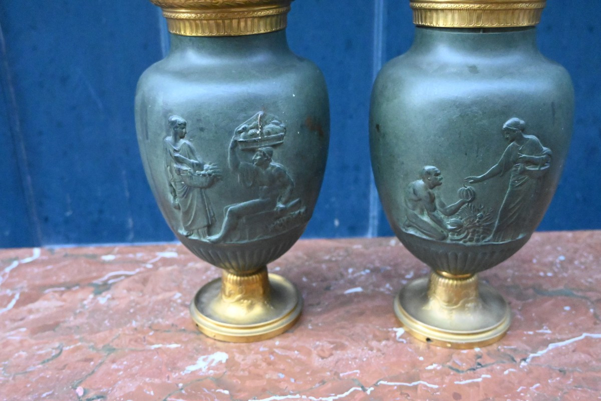 Paire de vases à l Antique en bronze de style Empire