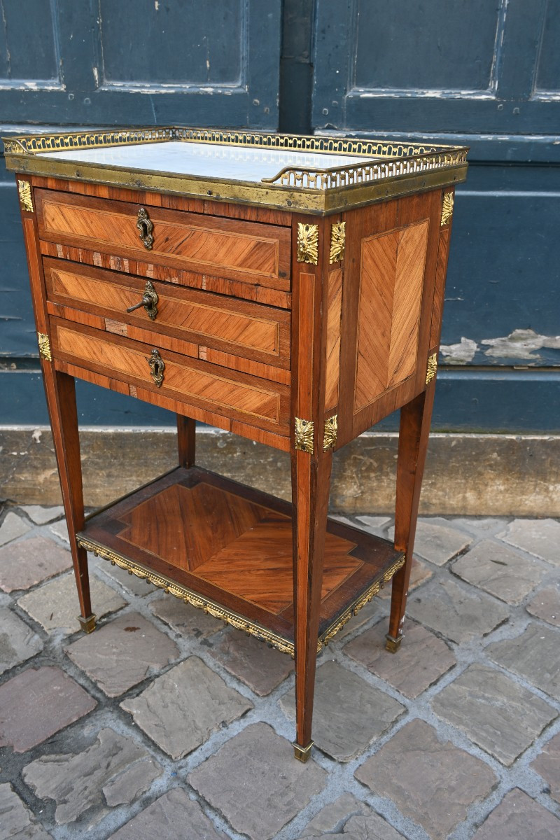 Petite table de salon d époque Louis XVI du XVIII