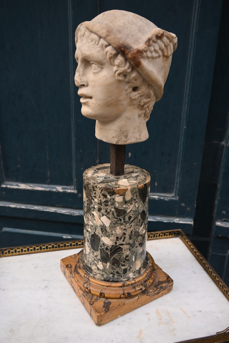 Tête de mercure ailé en marbre dans le gout de l Art Romain du III siècle