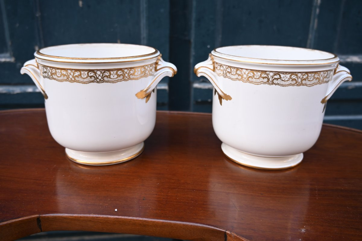 Sèvres , genre de , paire de cache pots en porcelaine-photo-2