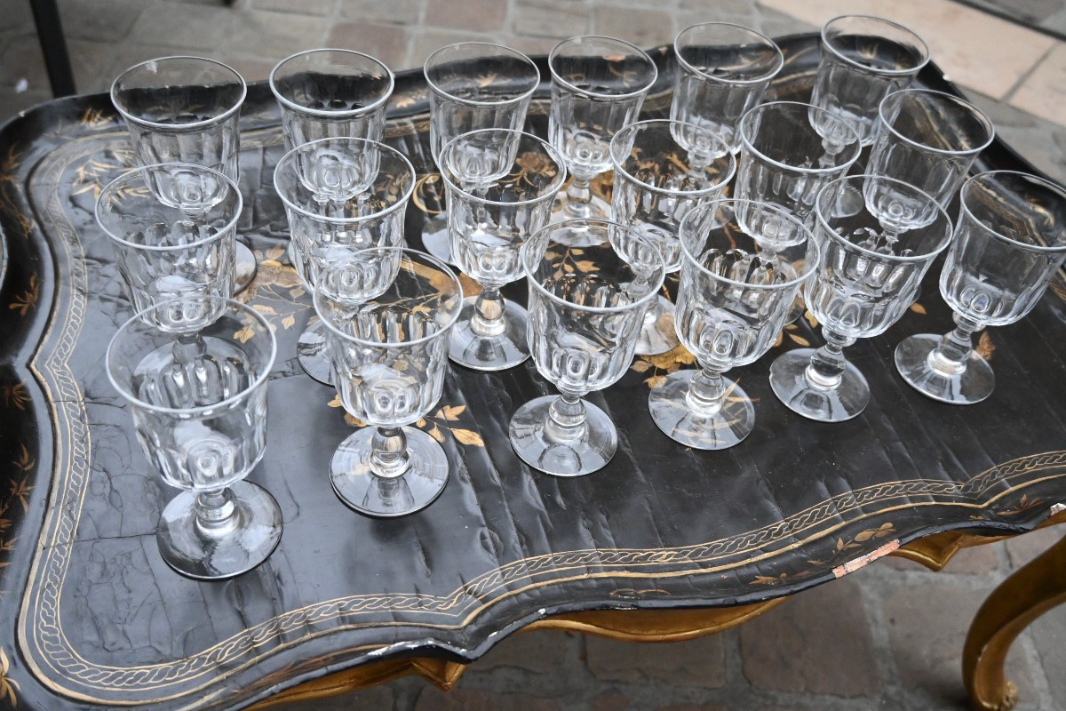 Set Of 18 Glasses With Wide, Flat Sides, 19th Century