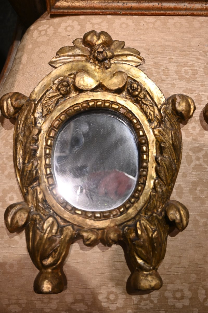 Paire de petits miroirs en bois sculpté et doré Provence XVIII-photo-1