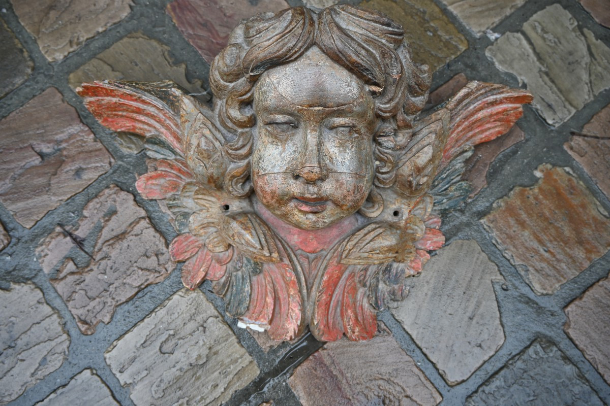 Grande sculpture tête d ange en chêne polychrome d époque Louis XIV