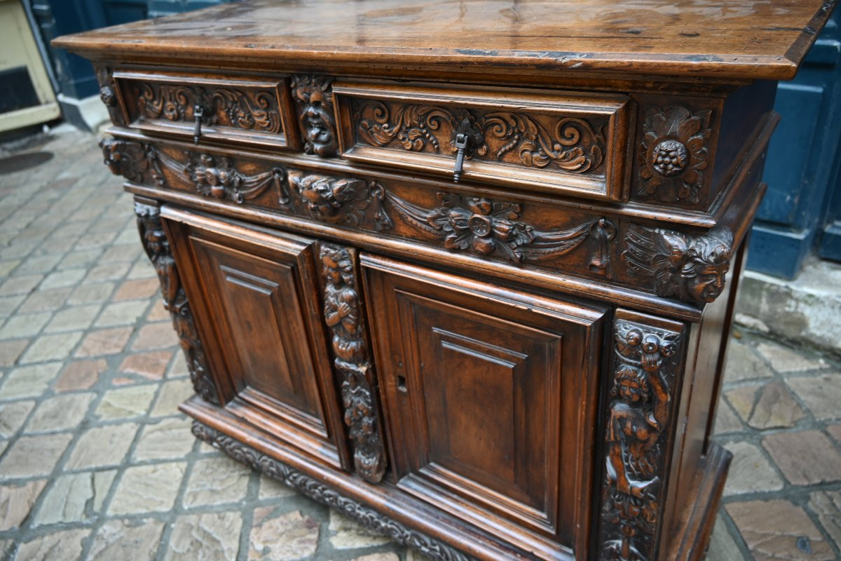 Italian Credenza In Solid Walnut From The Early 17th Century-photo-3