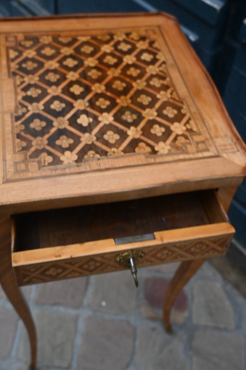 Charmante petite table de salon en marqueterie du XVIII-photo-2