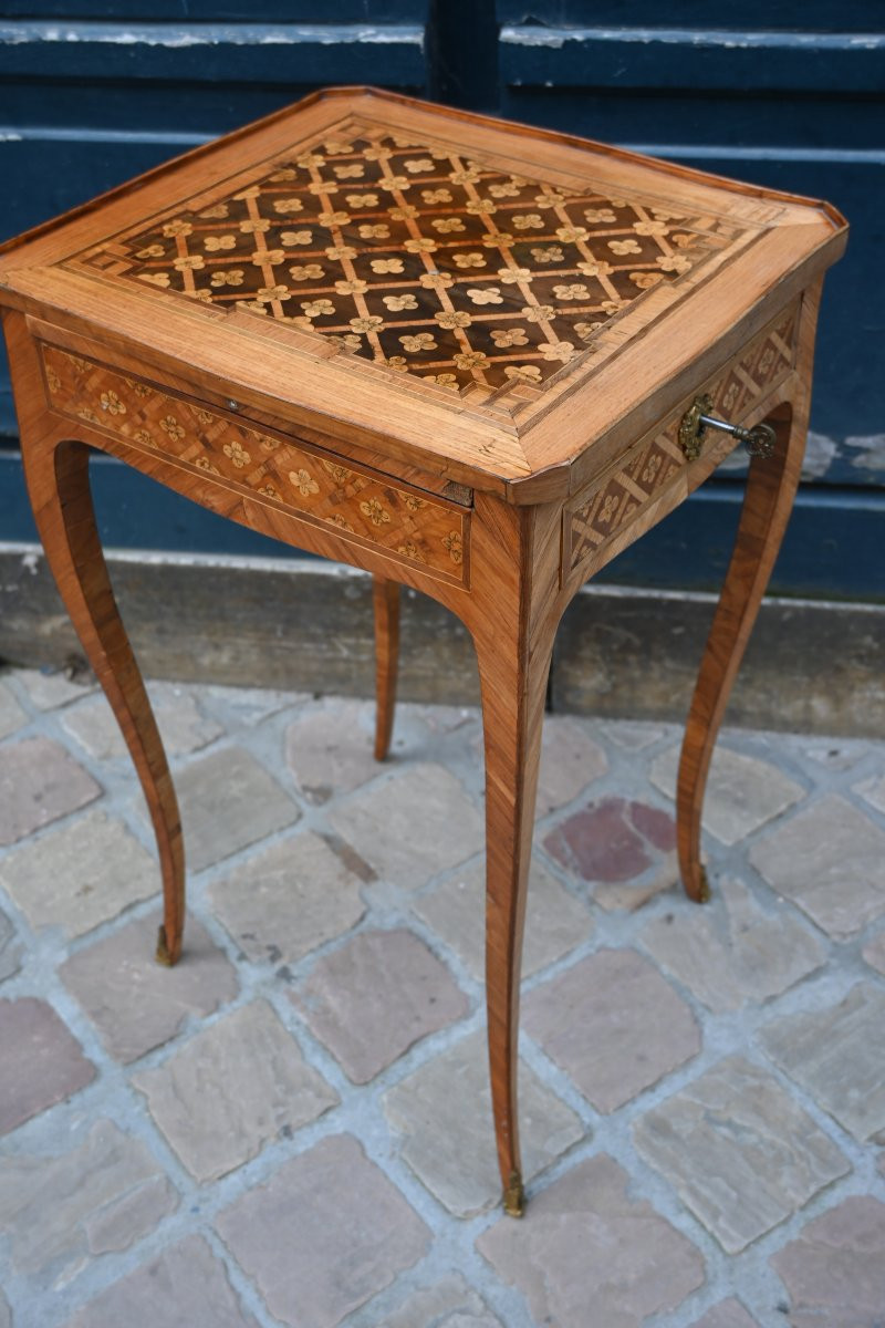 Charmante petite table de salon en marqueterie du XVIII-photo-4