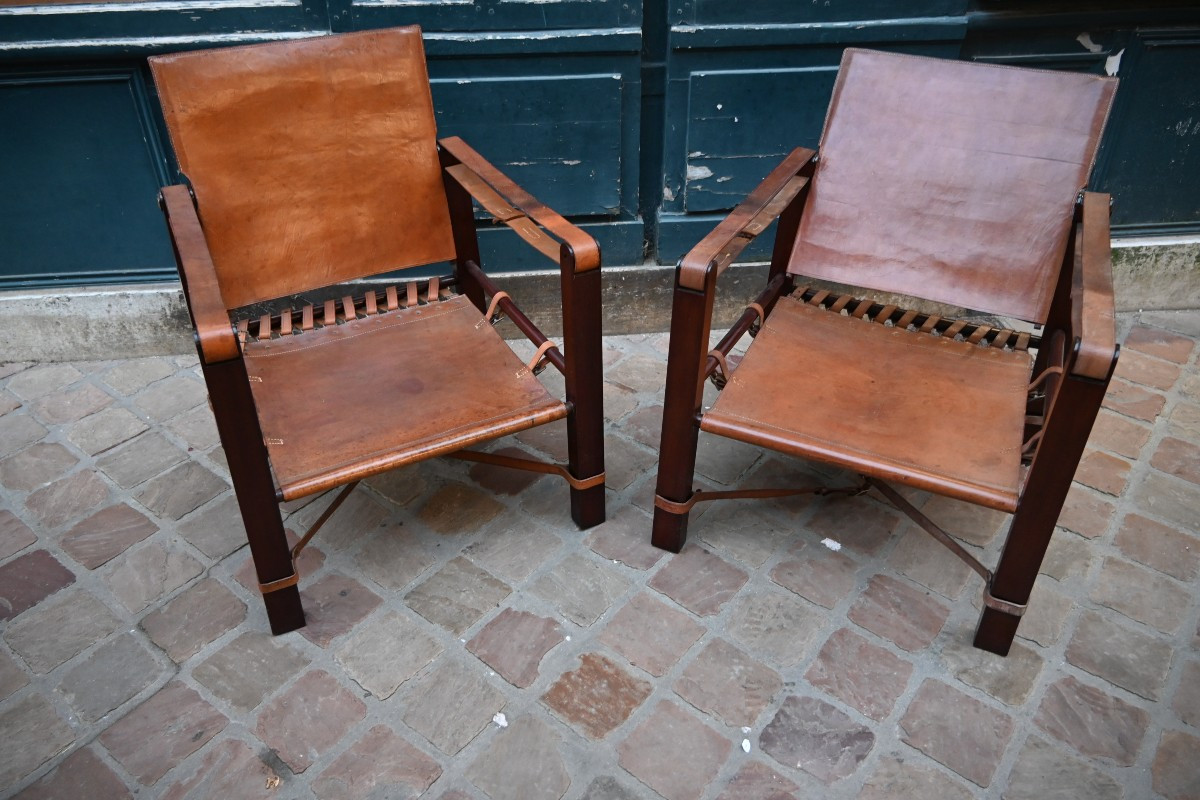 paire de fauteuil en cuir , genre Savane   , travail du XX