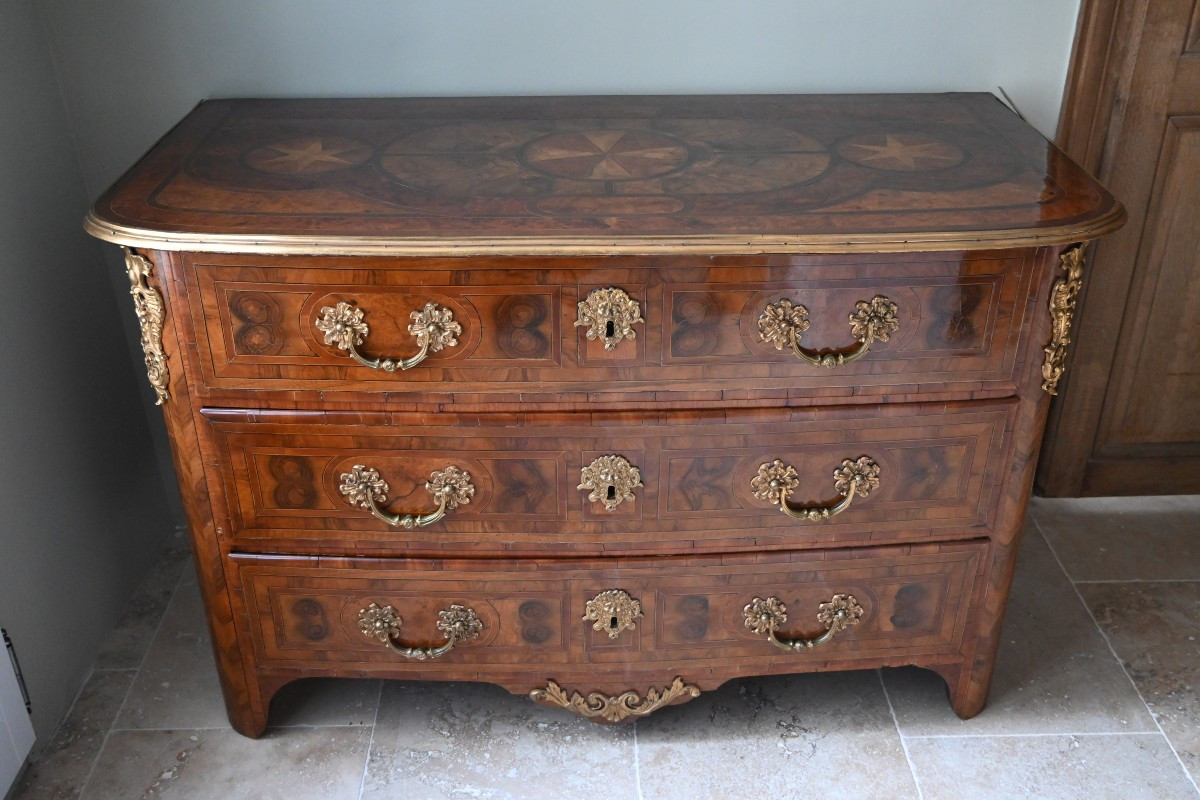 Louis XIV Period Veneered Wood Chest Of Drawers From The Early 18th Century. Axe 