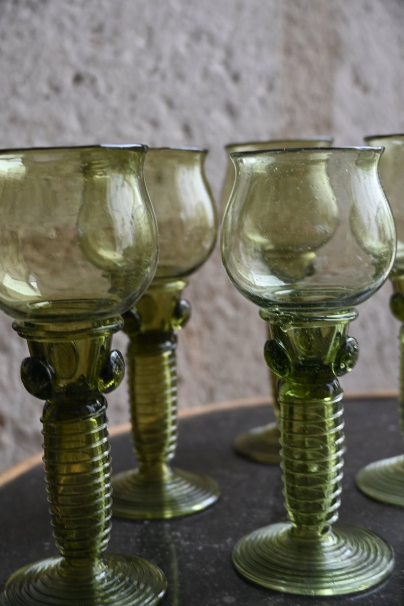  Suite de 10 Verres à vin Roemer dans le gout XVII des Pays Bas -photo-2