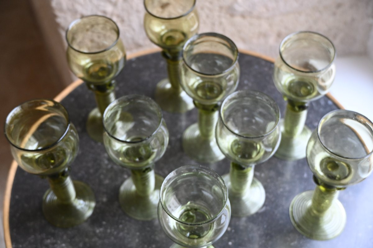  Suite de 10 Verres à vin Roemer dans le gout XVII des Pays Bas -photo-3