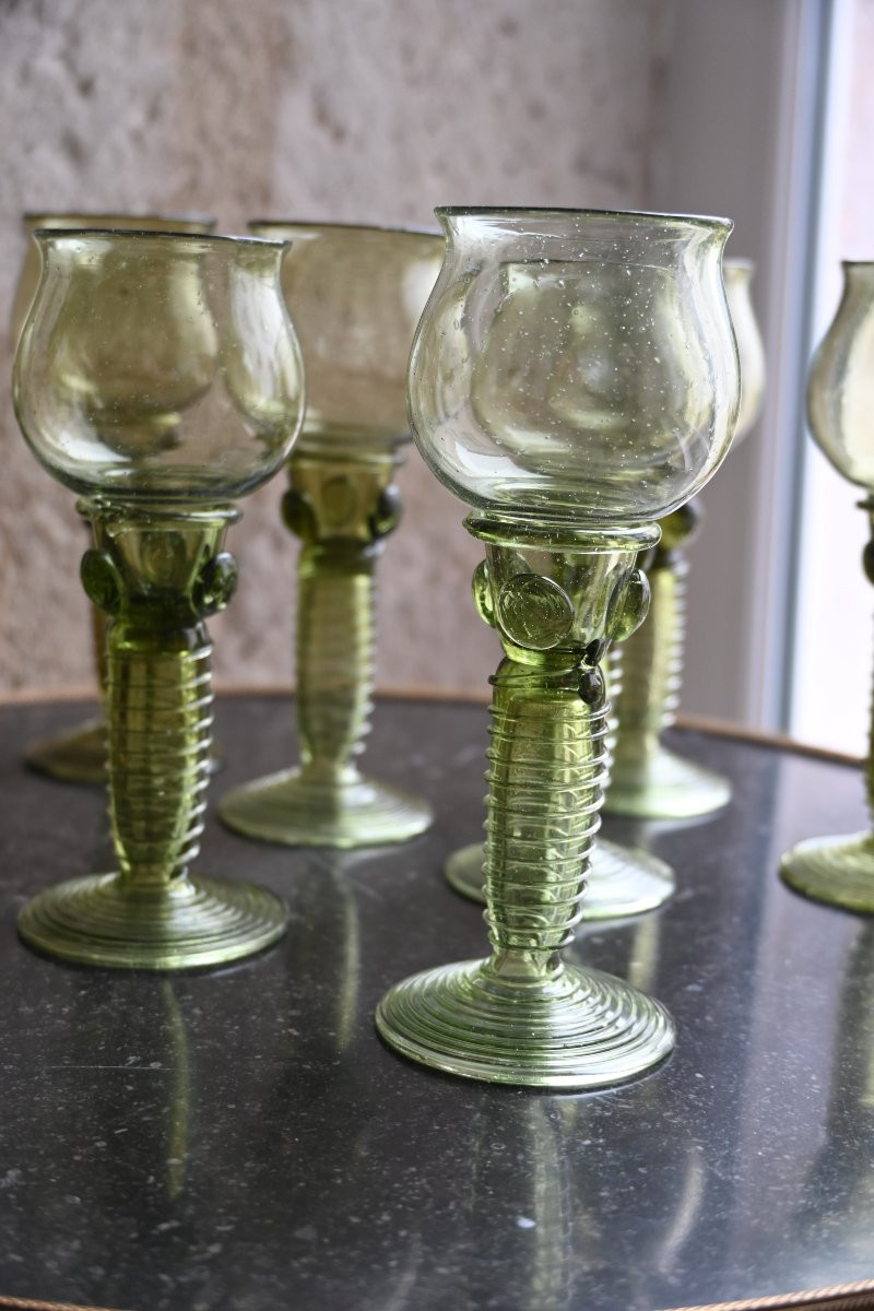  Suite de 10 Verres à vin Roemer dans le gout XVII des Pays Bas -photo-4