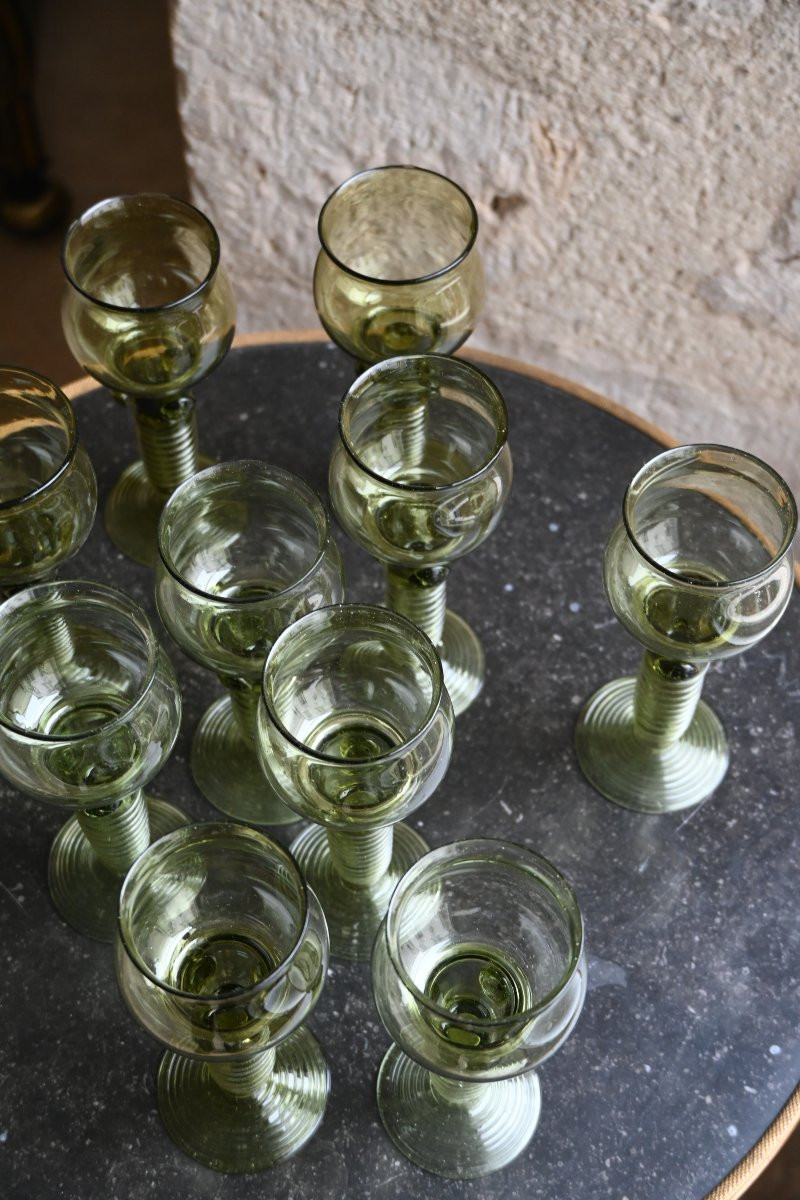  Suite de 10 Verres à vin Roemer dans le gout XVII des Pays Bas -photo-6