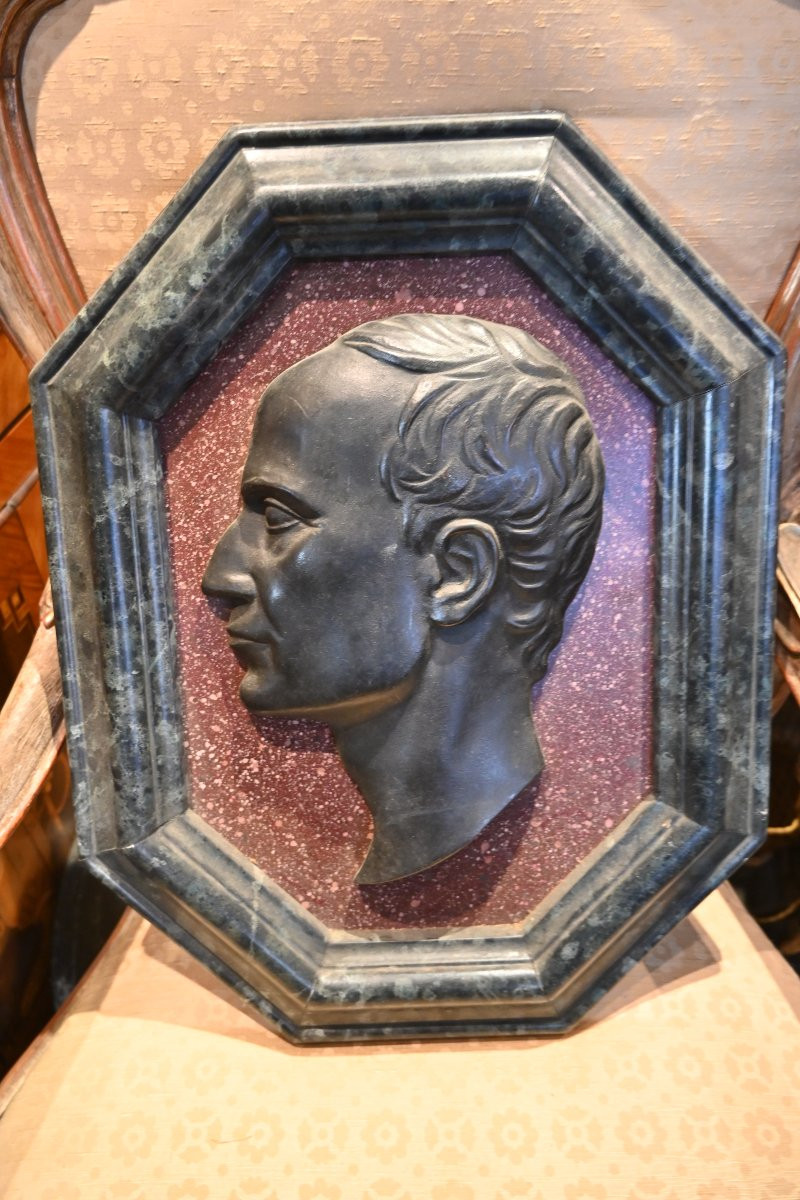 Medallion, Metal Profile Of Emperor Caesar, On Faux Marble-photo-5