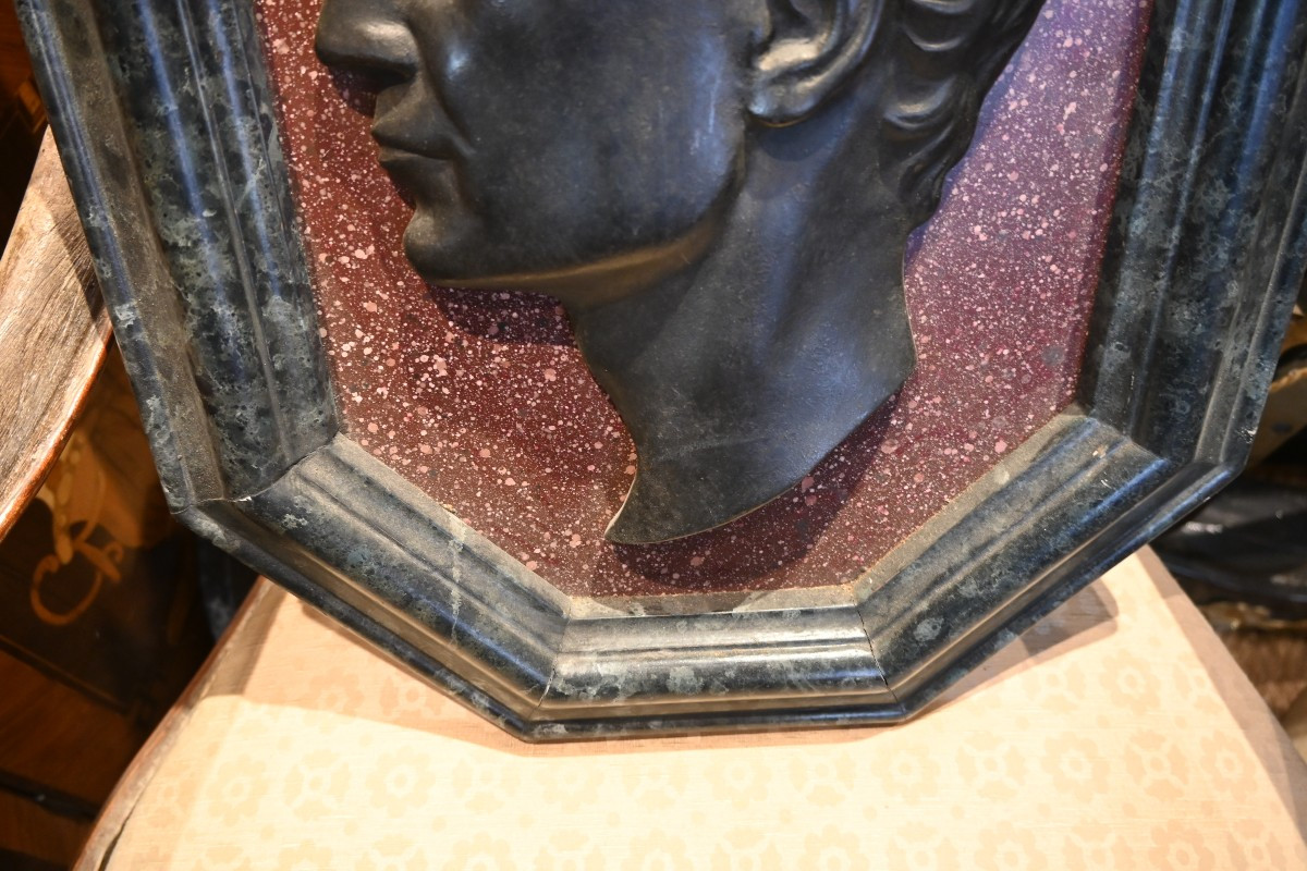Medallion, Metal Profile Of Emperor Caesar, On Faux Marble-photo-7