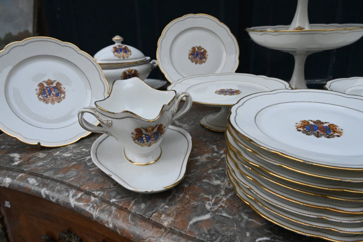 19th Century Elaine Pork Dinner Service With Coat Of Arms-photo-1