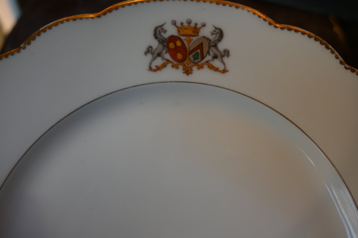 Set Of 10 Paris Porcelain Plates Bearing Coats Of Arms, 19th Century-photo-2