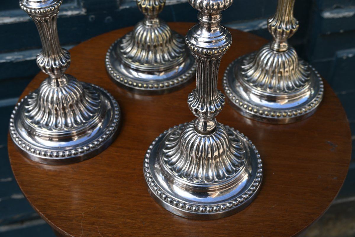Suite de quatre bougeoirs en métal argenté  Louis XVI-photo-3