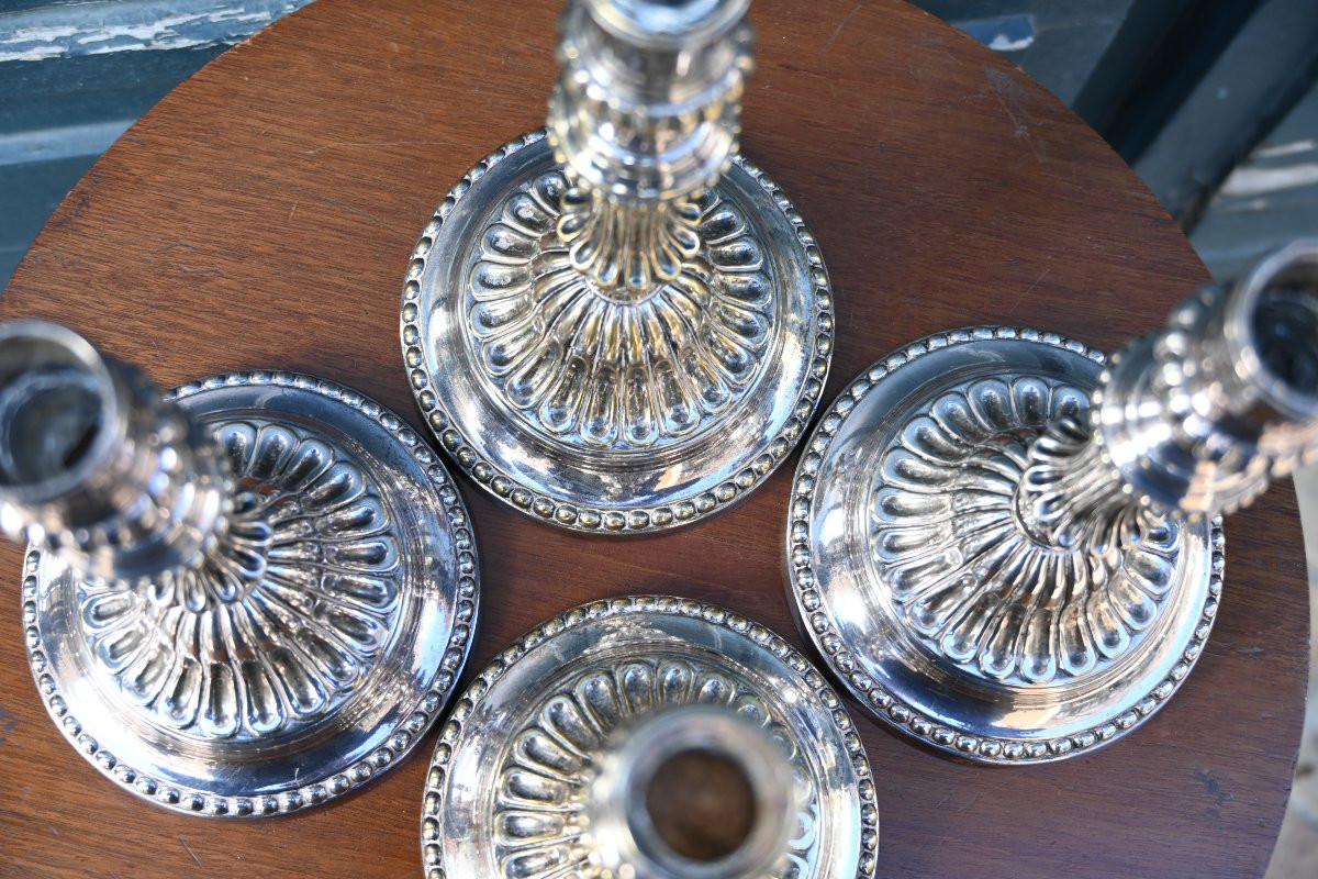 Suite de quatre bougeoirs en métal argenté  Louis XVI-photo-3