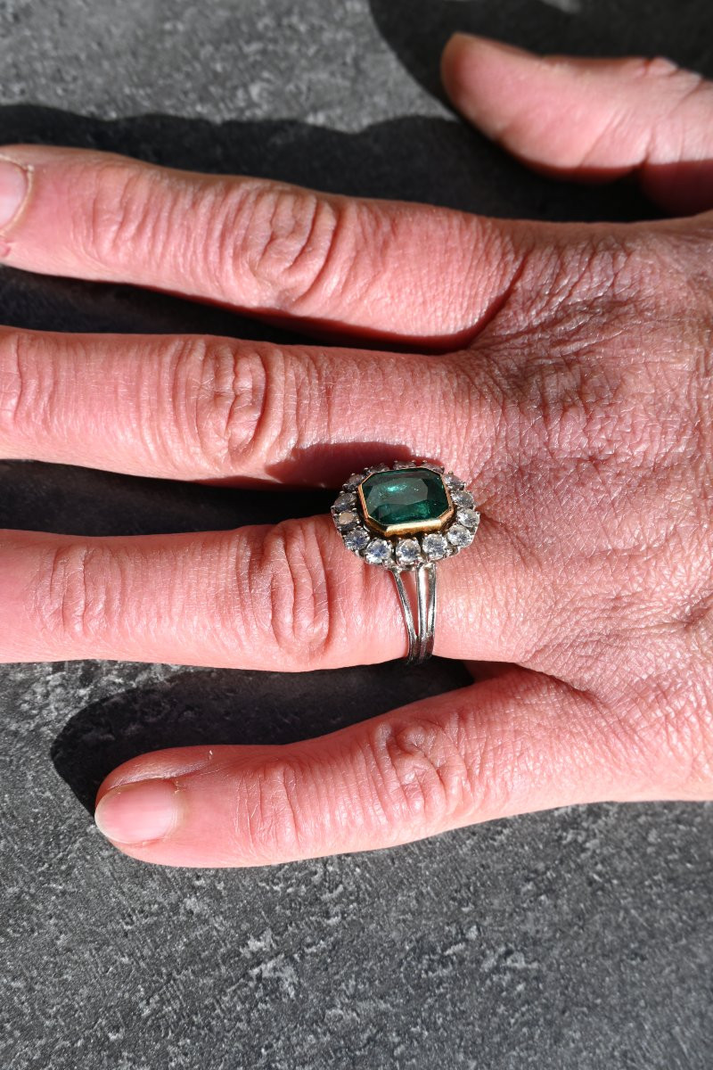 Bague  en platine entourée d une importante emeraude-photo-7
