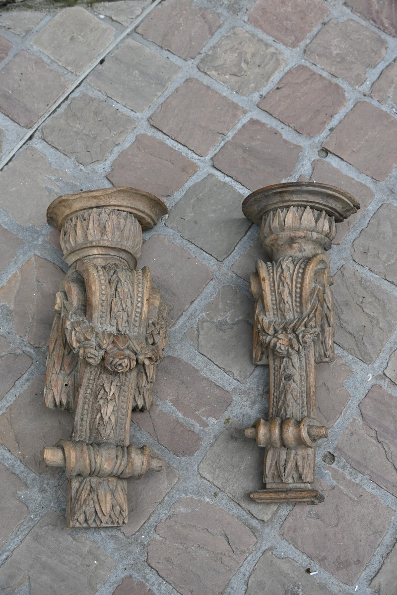 Deux consoles en chêne sculpté , naturel d époque XVIII