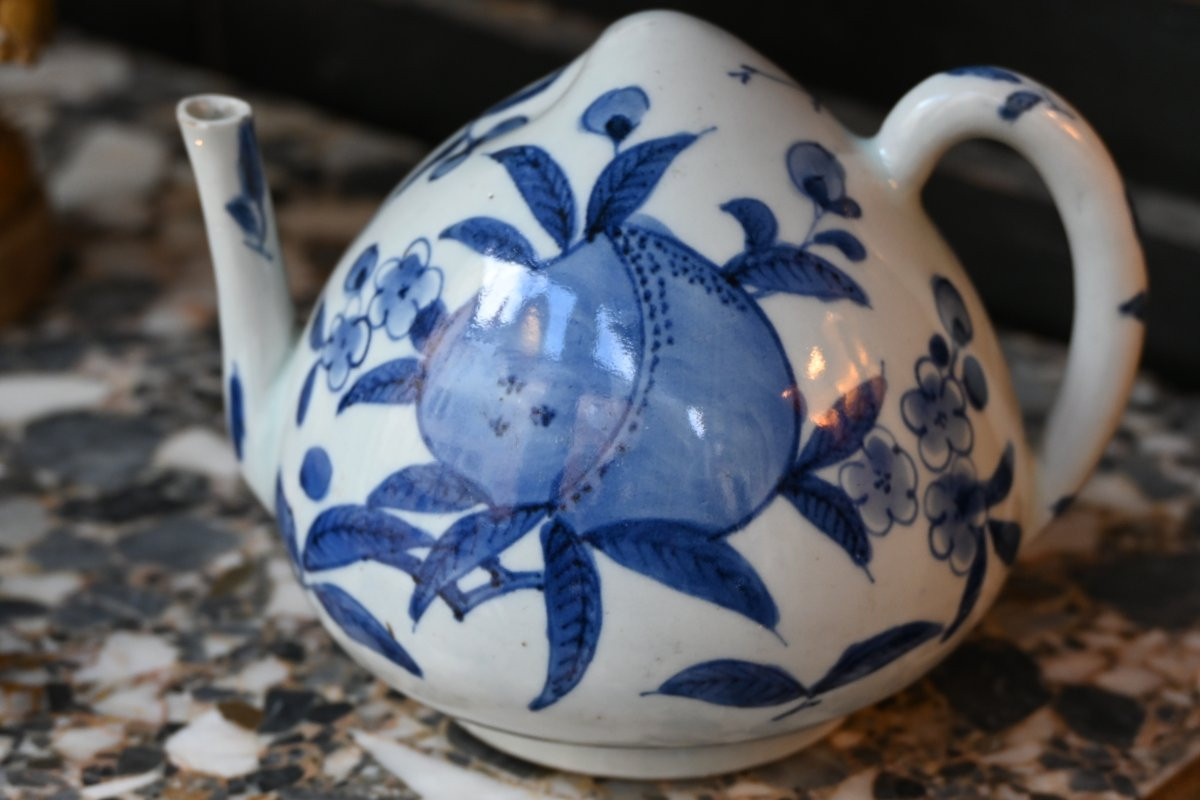 Théière "secrète " en porcelaine de Chine XIX-photo-1