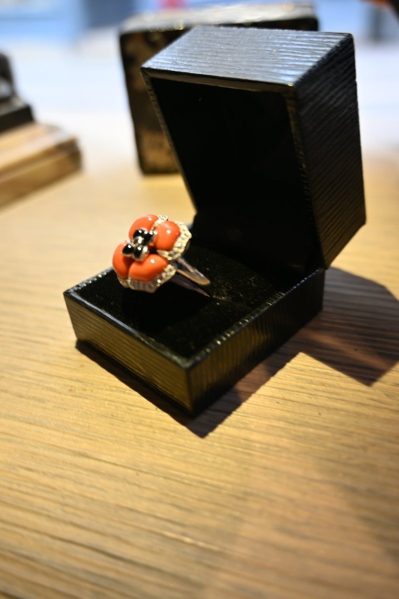 Bague fleur corail email et diamants-photo-3