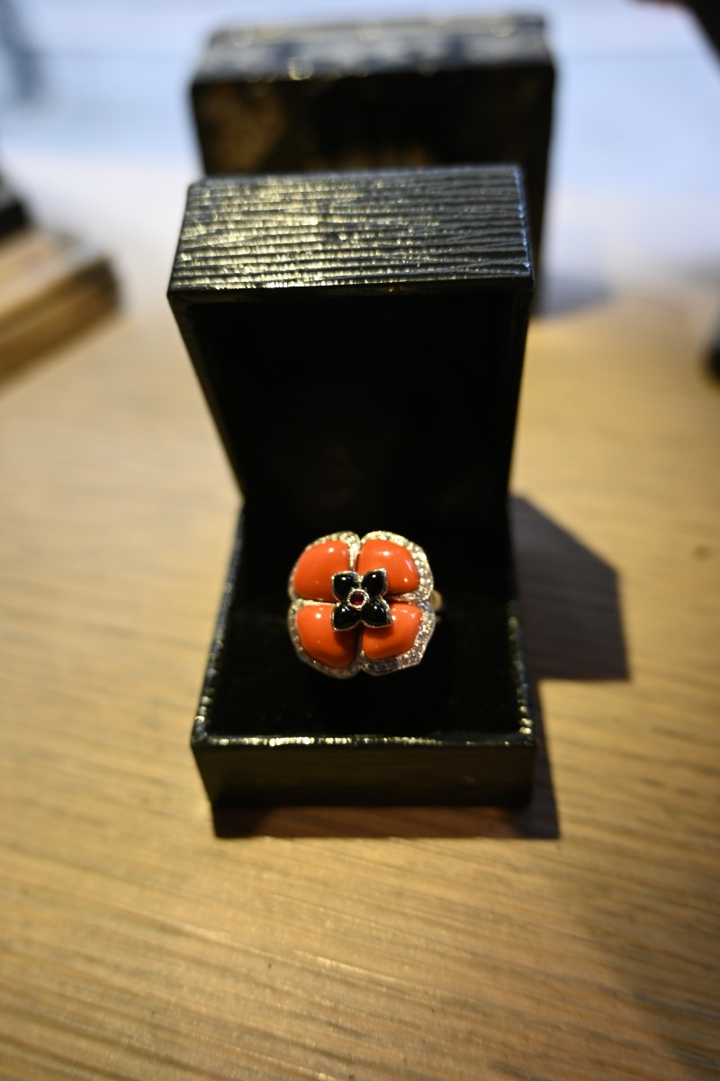 Bague fleur corail email et diamants