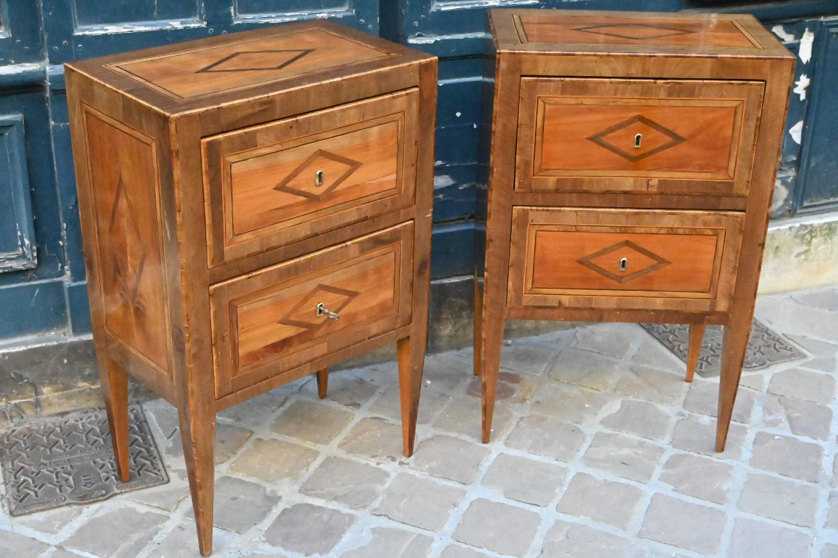 Paire de petites commodes italiennes fin XVIII
