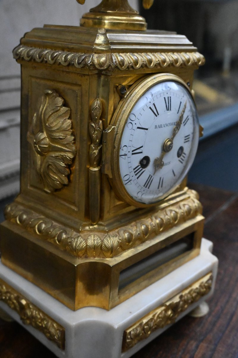 Pendule d époque Louis XVI à la fleur de lys signé de Barancourt -photo-2