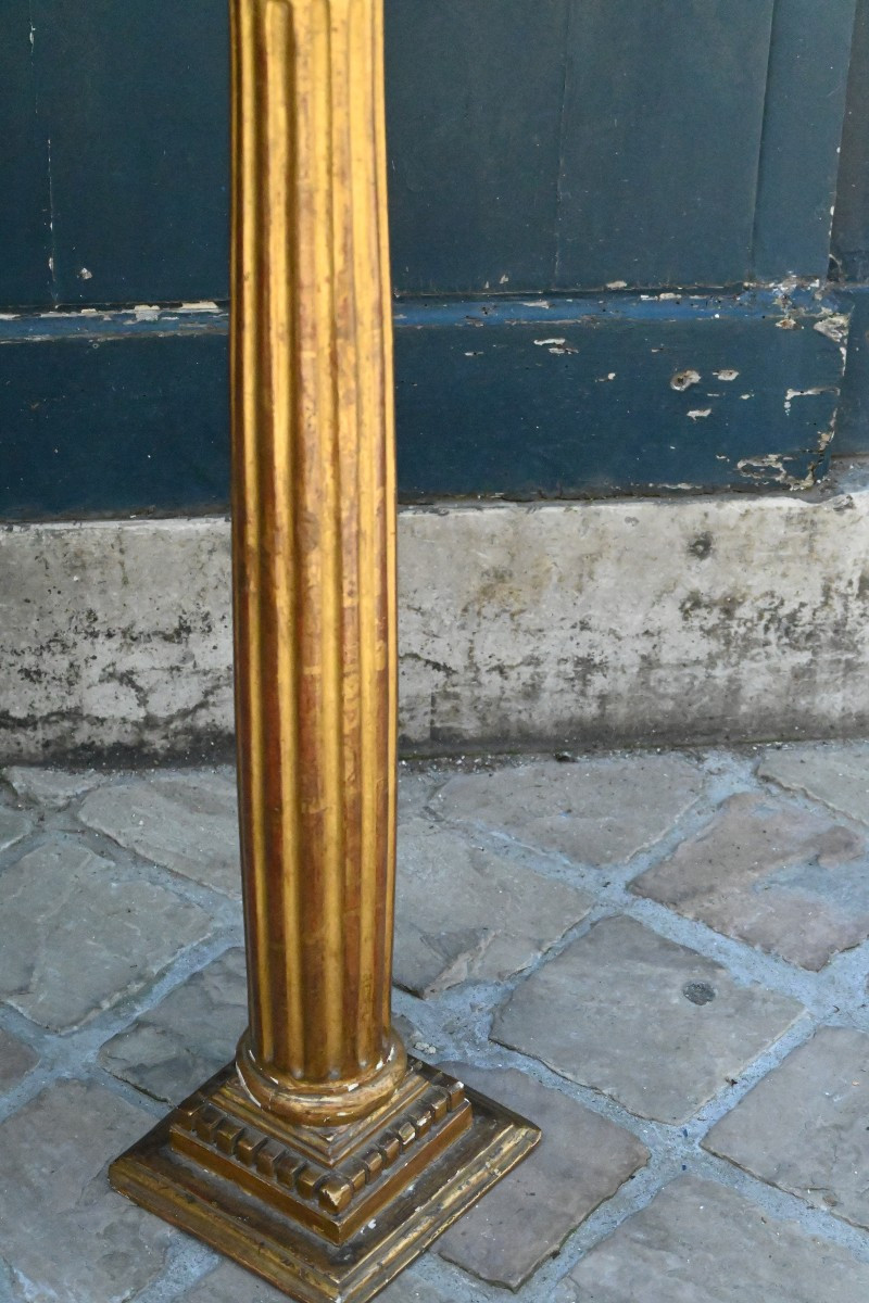 Colonne cannelée en bois doré