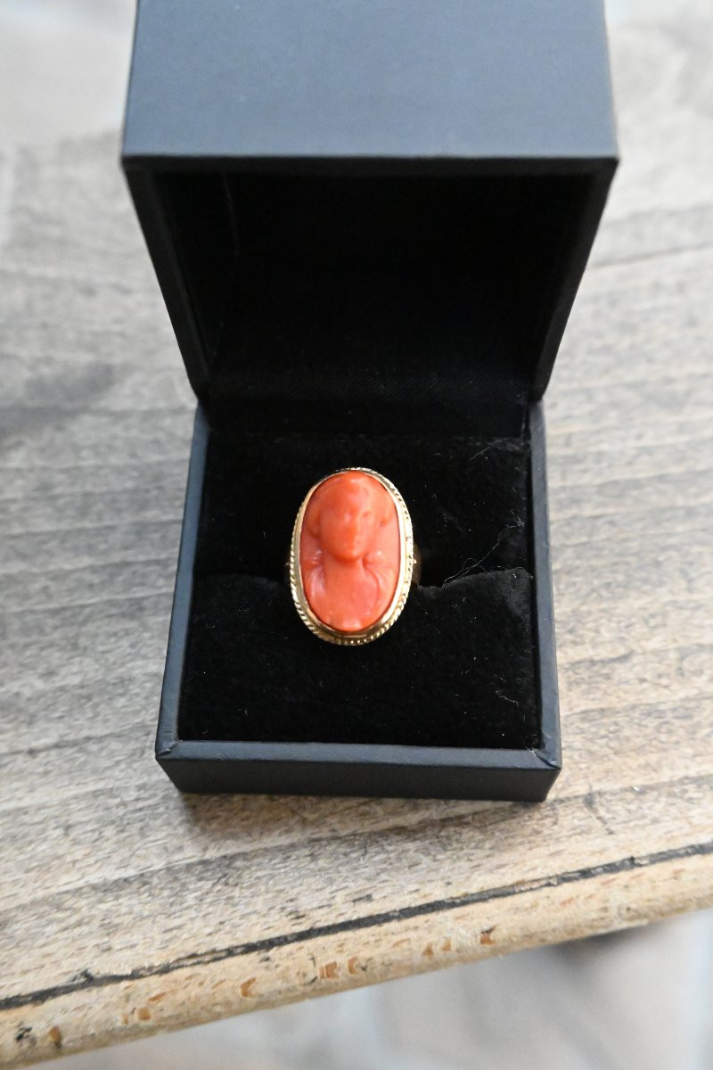 Woman's Cameo Ring In Coral XIX-photo-3