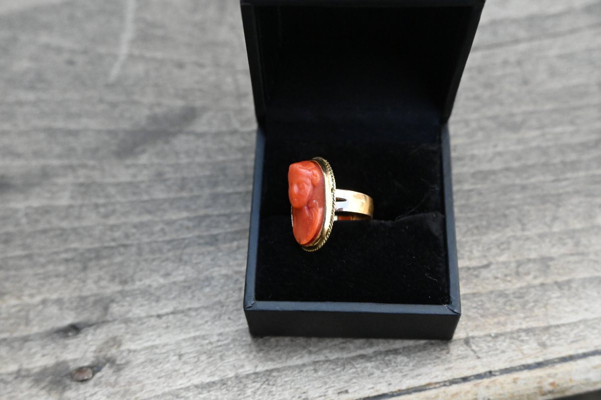 Woman's Cameo Ring In Coral XIX-photo-1